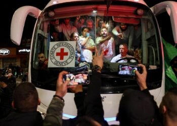 Israel y Hamas prolongarían la tregua tras un nuevo intercambio de rehenes y prisioneros