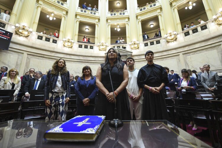 Natalia Gadano y José María Carambia juraron como senadores nacionales por Santa Cruz