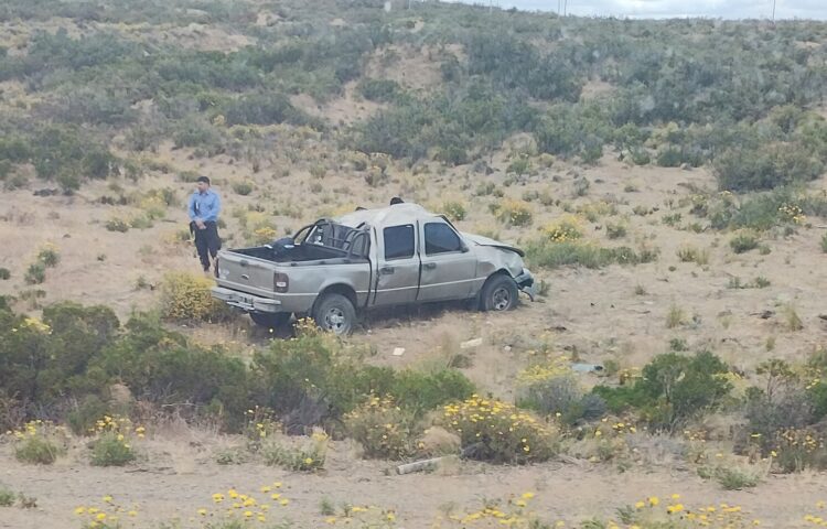 VUELCO EN RUTA 12 ENTRE CAÑADON Y CALETA OLIVIA