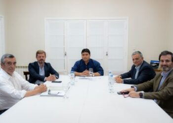 Acuerdo histórico de Vidal con YPF: La empresa devolverá yacimientos a Santa Cruz