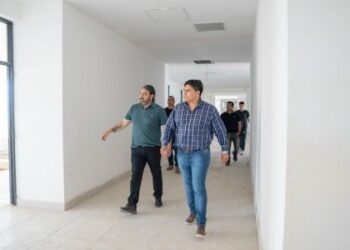 Vidal en Pico Truncado: “Me encontré con obras de escuelas y gimnasios completamente abandonadas”