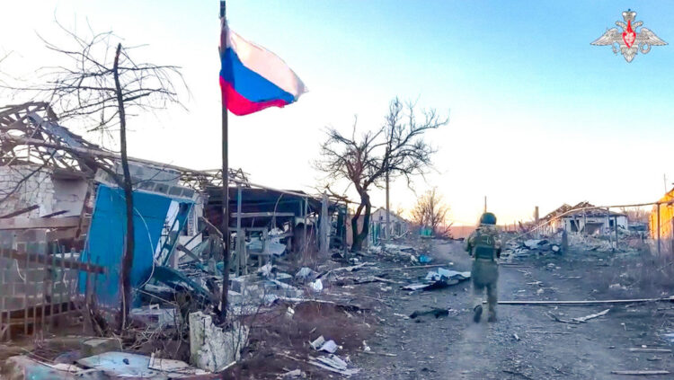 Ucrania. Tropas ucranianas huyen de forma desordenada de la localidad de Lástochkino en Donbass