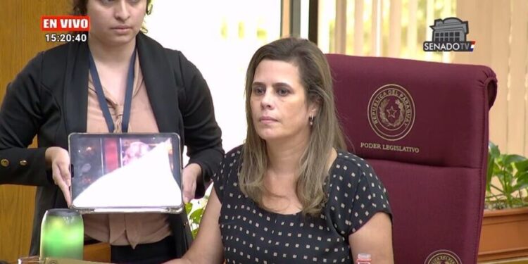 Feminismos. Violencia política: Senadores cartistas destituyeron a Kattya González, una de las senadoras opositoras más votadas de Paraguay