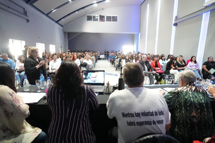 700 santacruceños se capacitaron en perspectiva de niñez