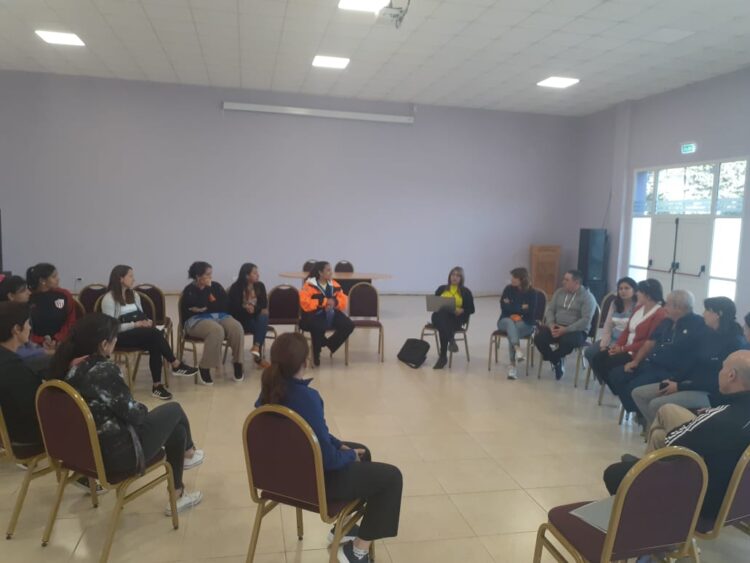 NAHIR CASTILLO REPRESENTANTE DE LOS PADRES EN EL CONSEJO DE EDUCACIÓN RECORRE LAS ESCUELAS Y SE REÚNE CON PADRES DE TODA LA PROVINCIA.