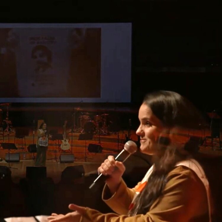 Gabriela Carel presentó en plataformas la nueva canción “Estandarte y Camino”