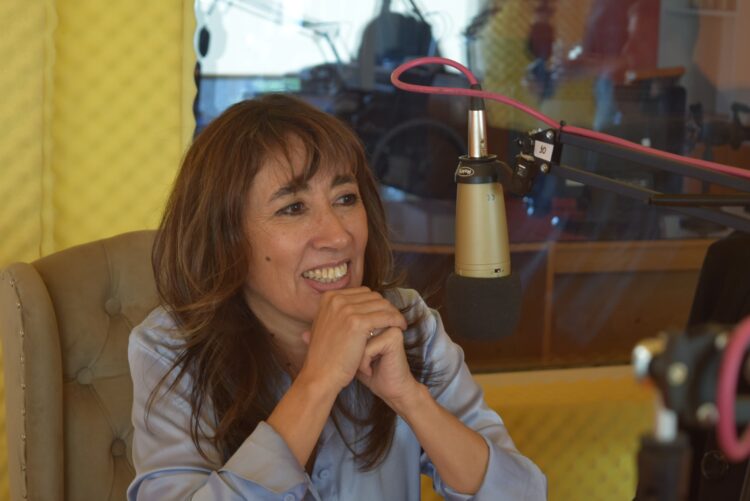 ROXANA REYES IMPULSA LA «FICHA LIMPIA»