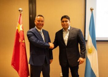 Vidal firmó un histórico convenio por inversiones en minería, energía, alimentos e indumentaria