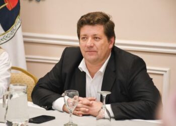 Luxen cuestionó qué hizo la gestión anterior con los fondos para escuelas de Santa Cruz