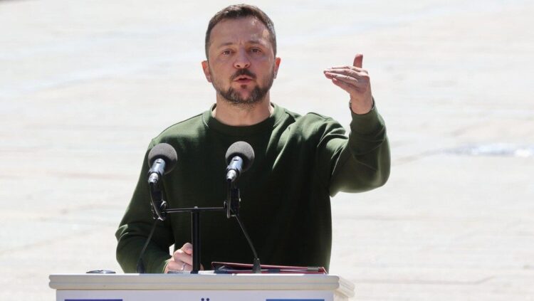 Ucrania. Zelenski califica de “extremadamente difícil” la situación en una zona del frente