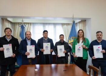 Plan de obras en Santa Cruz: Vidal firmó convenio con las localidades de Perito Moreno, Koluel Kayke y Tres Lagos