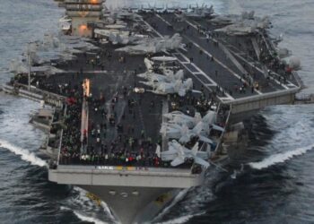 Yemen. Ataca por segunda vez portaviones Eisenhower de EEUU