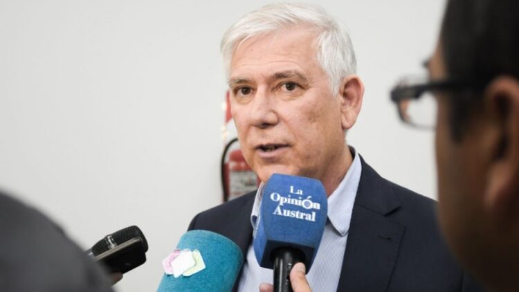 Un ministro de Santa Cruz desafía el poder del sindicato de seguridad