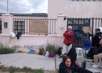 PICO TRUNCADO: Trabajadoras piden presencia de Claudio Vidal urgente