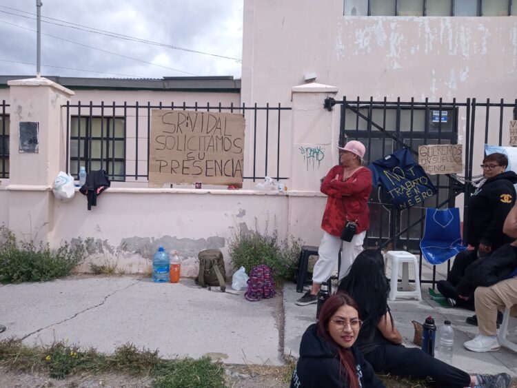 PICO TRUNCADO: Trabajadoras piden presencia de Claudio Vidal urgente