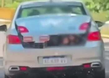 Juez fue grabado llevando a su hija en el baúl del auto y le suspenderán la licencia