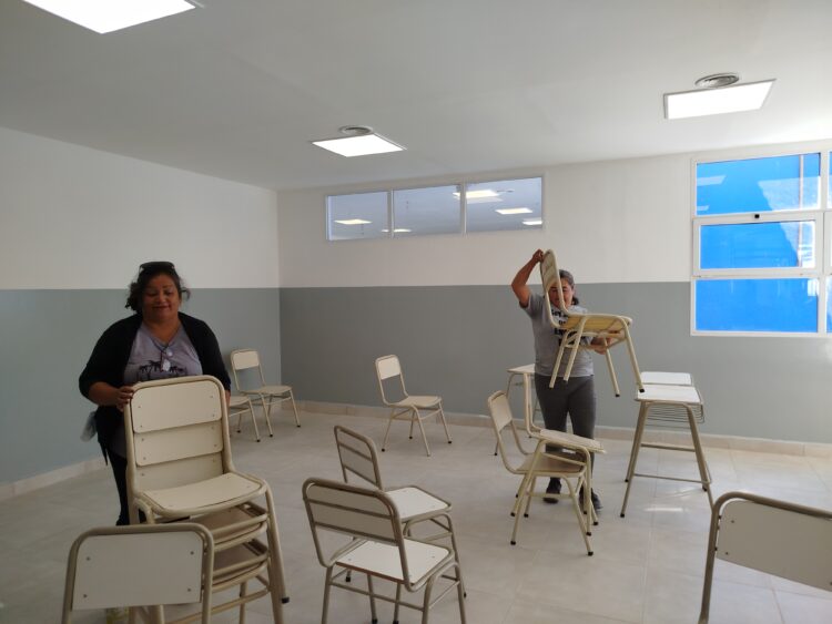 ULTIMAN LOS ULTIMOS DETALLES PARA LA INAUGURACION DE LA ESCUELA Nº 85