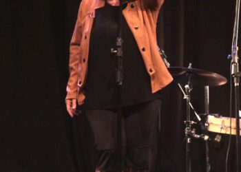 Gabriela Carel se presentó en Bs As y cantará en la vigilia del 2 de abril