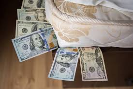 El Gobierno retrasa el anuncio de las medidas para incentivar a los argentinos a «sacar los dólares del colchón»