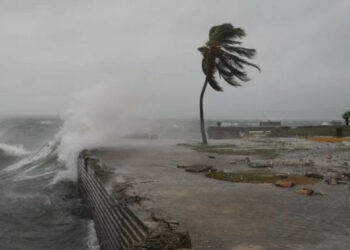 El huracán Melissa toca tierra en Cuba con vientos de 193 km/h: hay 7 muertos