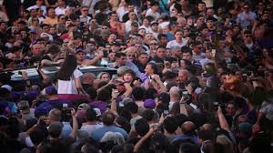 Milei encabezó una masiva caravana en Entre Ríos y se reunió con Frigerio