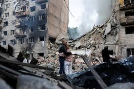 Ataque ruso a Kiev deja 11 heridos y varios incendios en la capital ucraniana