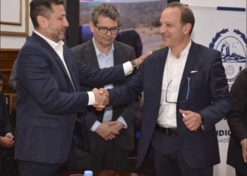 Petroleras firmaron contrato de cesión de áreas maduras con FOMICRUZ