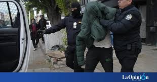 Detuvieron a un hombre acusado de producir videos de abuso infantil con sus sobrinos en pleno centro de Río Gallegos