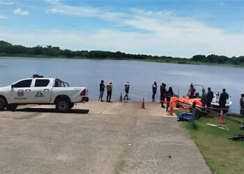 Murieron tres argentinas tras naufragar una lancha en el río Paraná en Paraguay