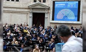 El oficialismo aprobó en Diputados la reforma laboral en una sesión tensa