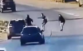 Impactante: un ladrón fue atropellado tras intentar robarle a un motociclista