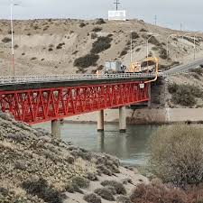 Puente sobre el río Santa Cruz: “Comenzaron los trabajos más importantes”, afirmó Giovany Albea