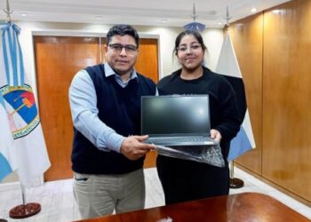 SANTA CRUZ: VIDAL RECIBIÓ A LA ESTUDIANTE CON PROMEDIO 10 DE RÍO GALLEGOS