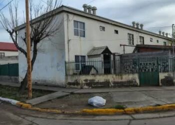 El horror puertas adentro que sacude a Santa Cruz: el milagro de una nena de siete años que saltó al vacío para salvar a su hermano