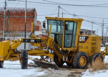 Despeje de nieve en calles de Pico Truncado