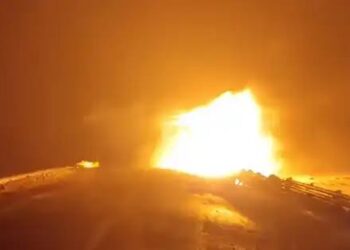 Dos camioneros sobrevivieron a un impactante choque e incendio en Santa Cruz