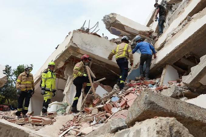 Aumentan a 6438 los fallecidos tras el sismo en Venezuela