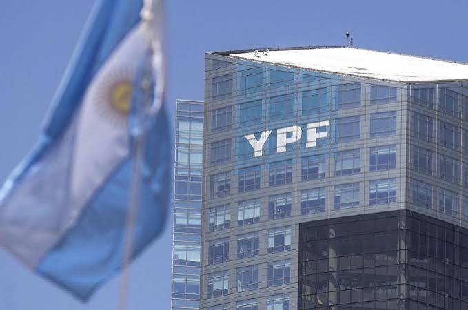 YPF presentó el proyecto de inversión más grande bajo el RIGI: US$51.000 millones para exportar gas