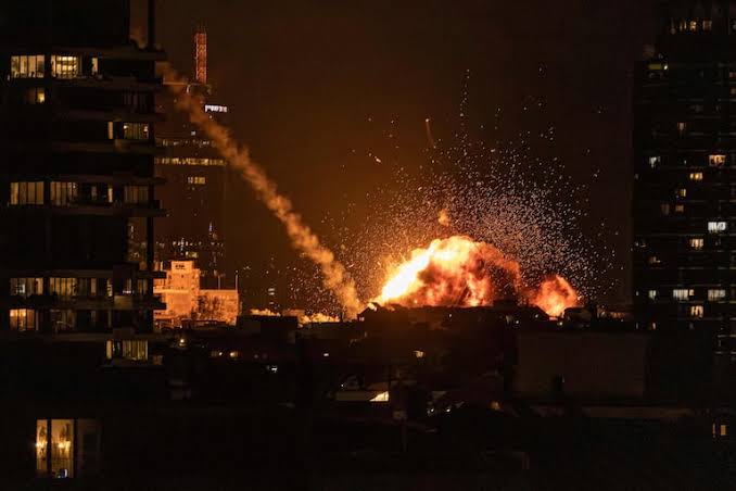 Irán. Con oleadas de misiles y drones contra bases de EE.UU, la República Islámica respondió en la noche a nuevos ataques contra sus buques petroleros