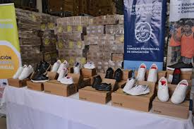 Santa Cruz inicia en Las Heras la entrega de miles de zapatillas para estudiantes de escuelas públicas